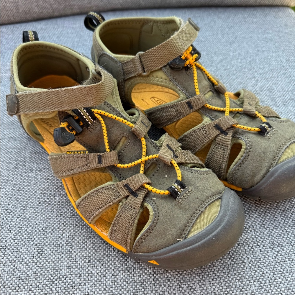 Nike Brown and Yellow Outdoor Sandals with Rubber Sole